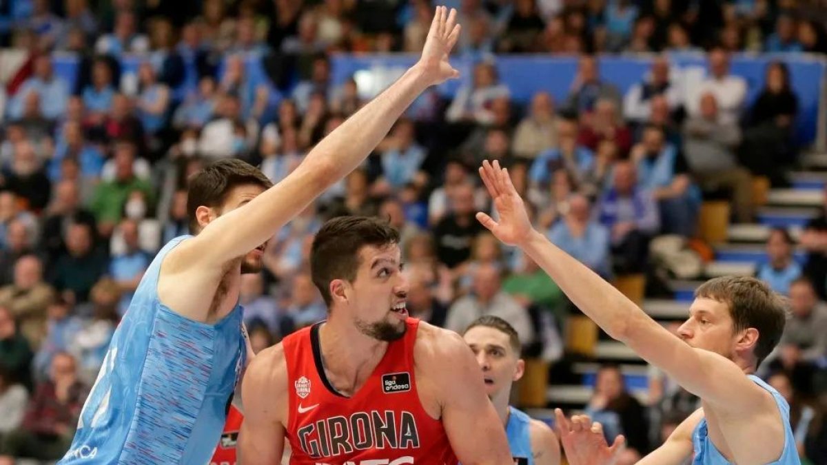 Jaume Sorolla cumple su cuarta temporada en el Girona con el que se ha asentado en la élite.