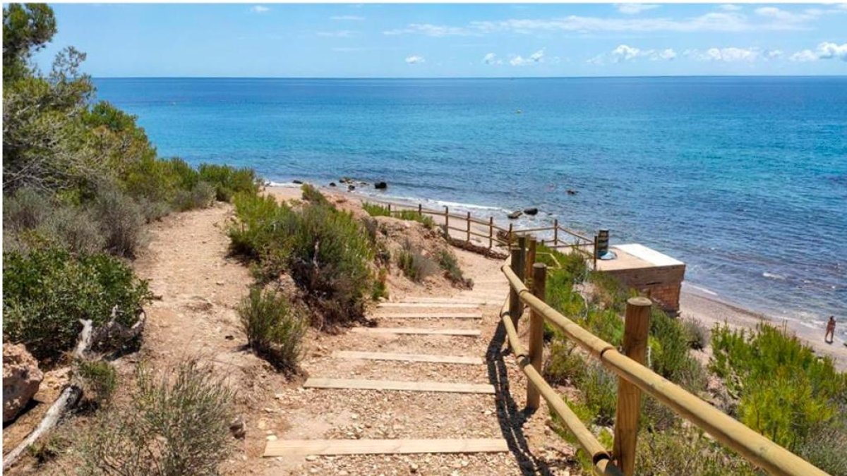 Punto de acceso a la playa del Torn.