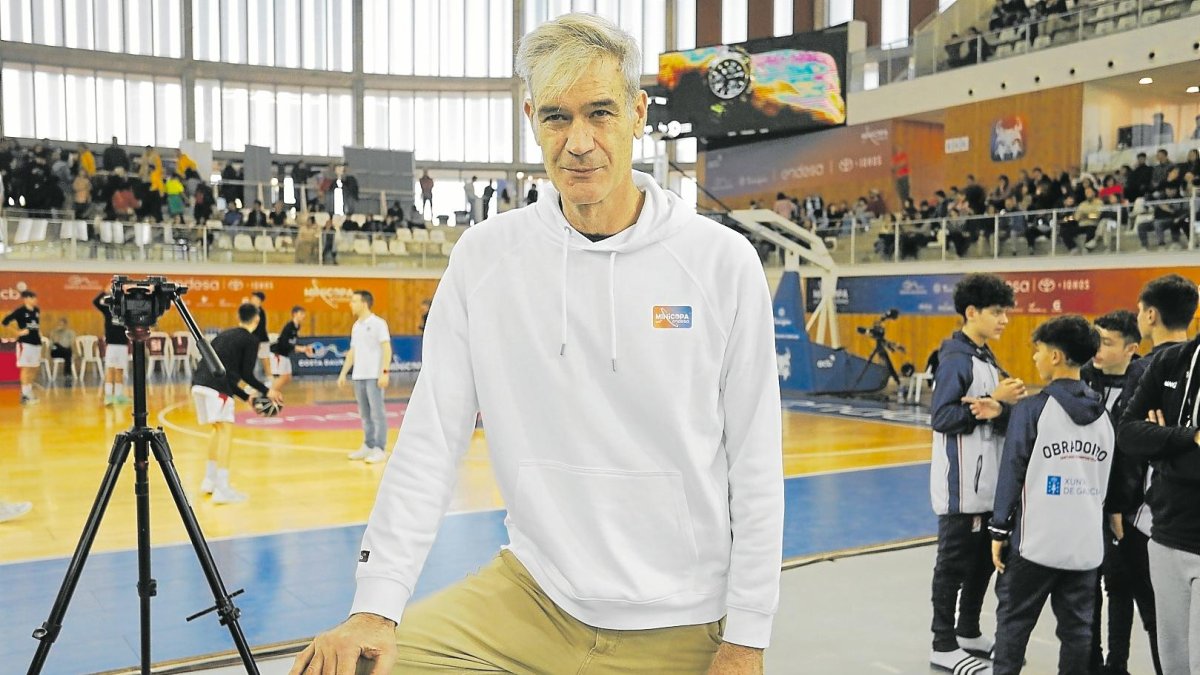 Antonio Martín posa para el Diari en una de las dos pistas de la Minicopa situadas en el Palau d’Esports.