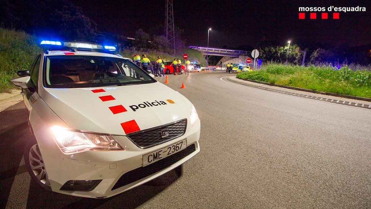 Un dispositivo en la carretera para un control por parte de los Mossos d’Esquadra.