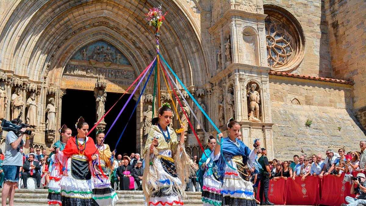 Una de les danses que formen part de la tradició del Sexenni a Morella.