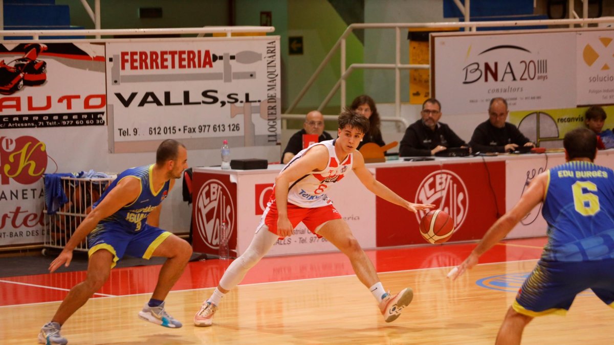 Instante del partido de este año entre Valls e Igualada.