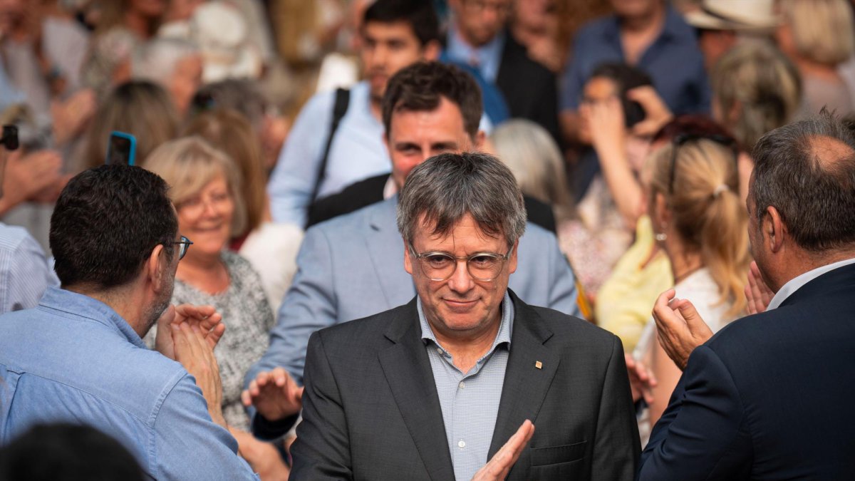 El ex presidente de la Generalitat Carles Puigdemont durante un acto de campaña de JxCat para las elecciones europeas.