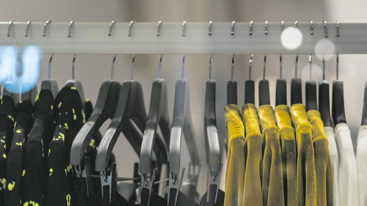 Tejiendo la identidad: cómo la moda narra y moldea nuestra época