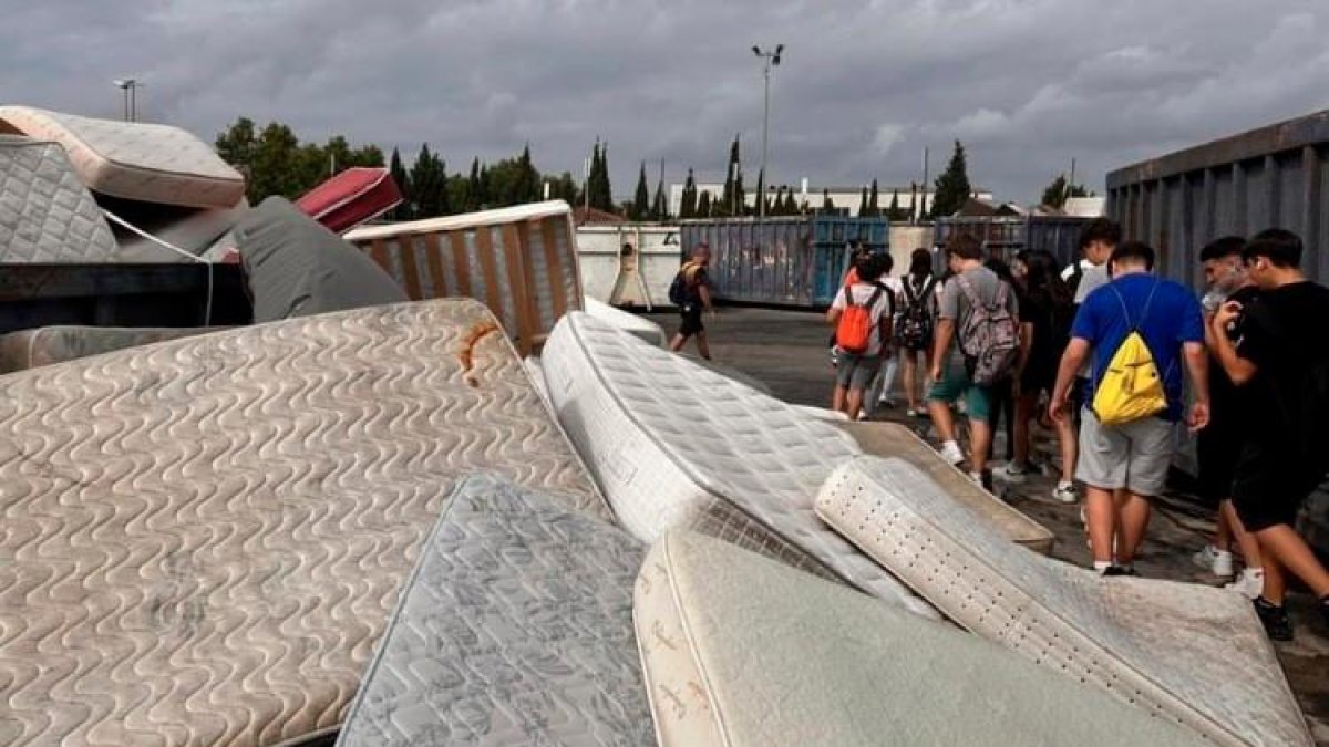 Los alumnos visitaron la deixalleria comarcal de Bellvei.