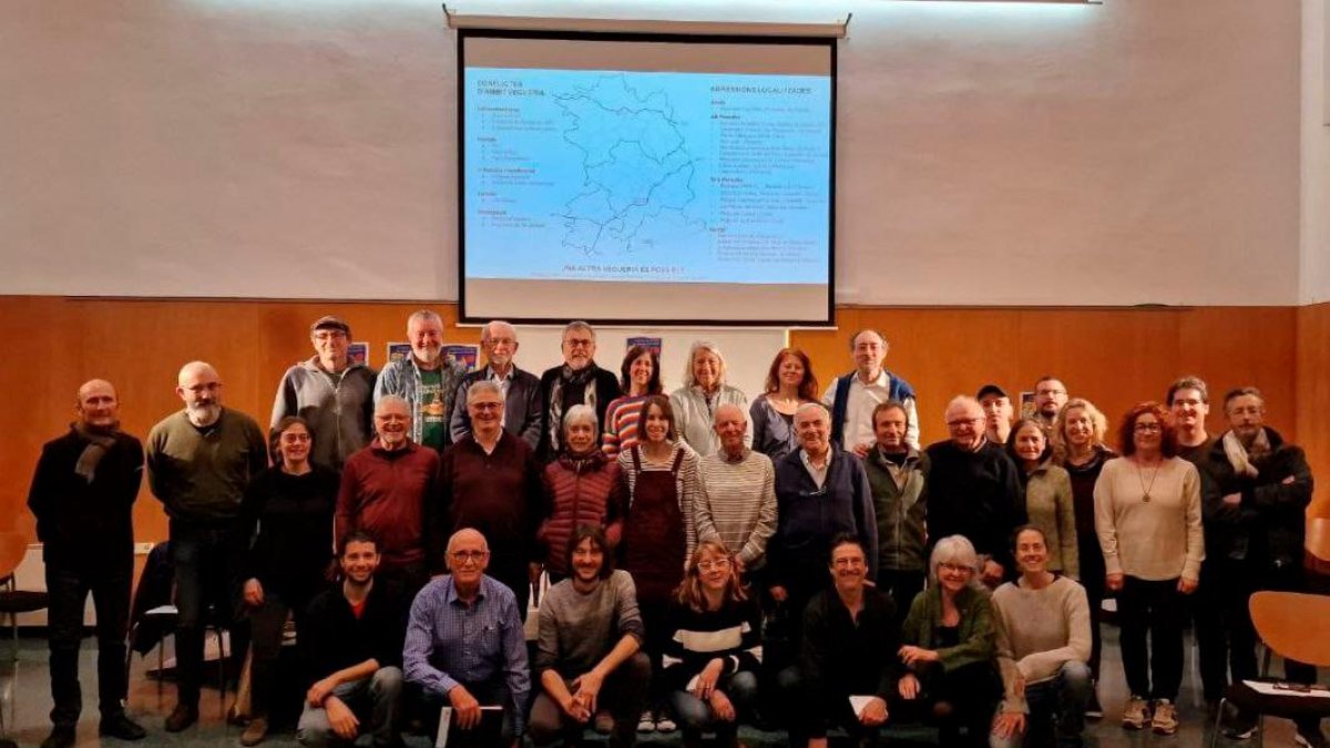 Miembros de las asociaciones participantes en Lluites de la Vegueria.