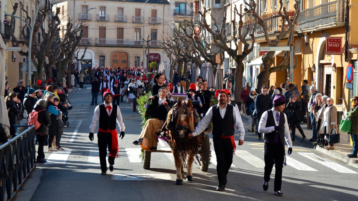 L’Encamisada començant a desfilar el matí d’aquest diumenge.