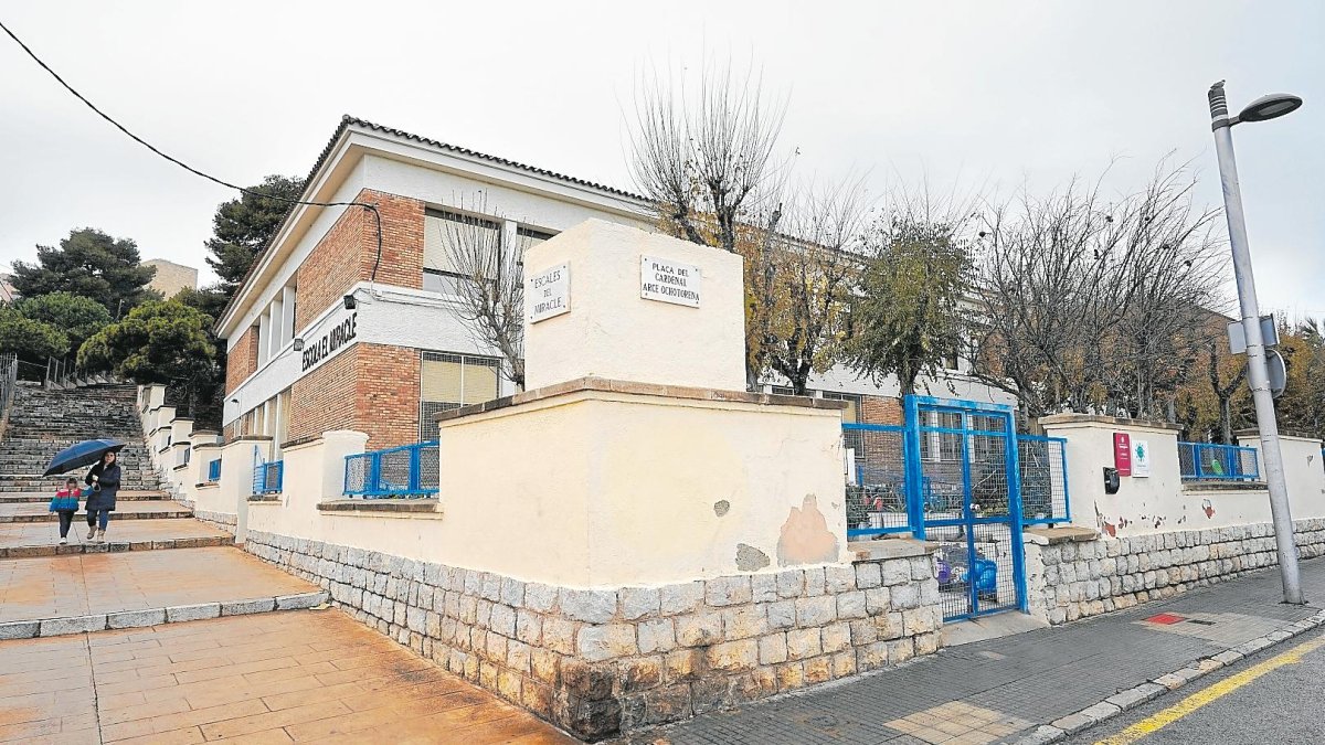 Fachada principal de la Llar d’Infants Municipal el Miracle.