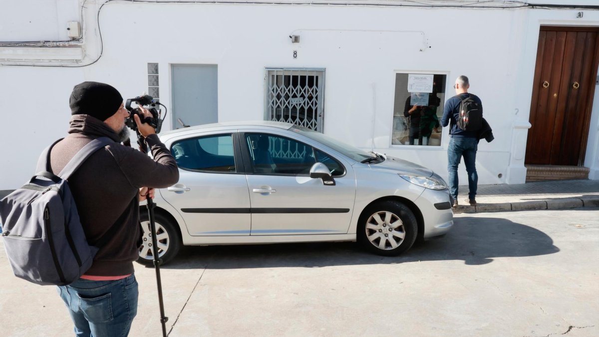 Tienda de costura «Sana Moda» de la madre del presunto yihadista detenido en la localidad de Montellano (Sevilla).