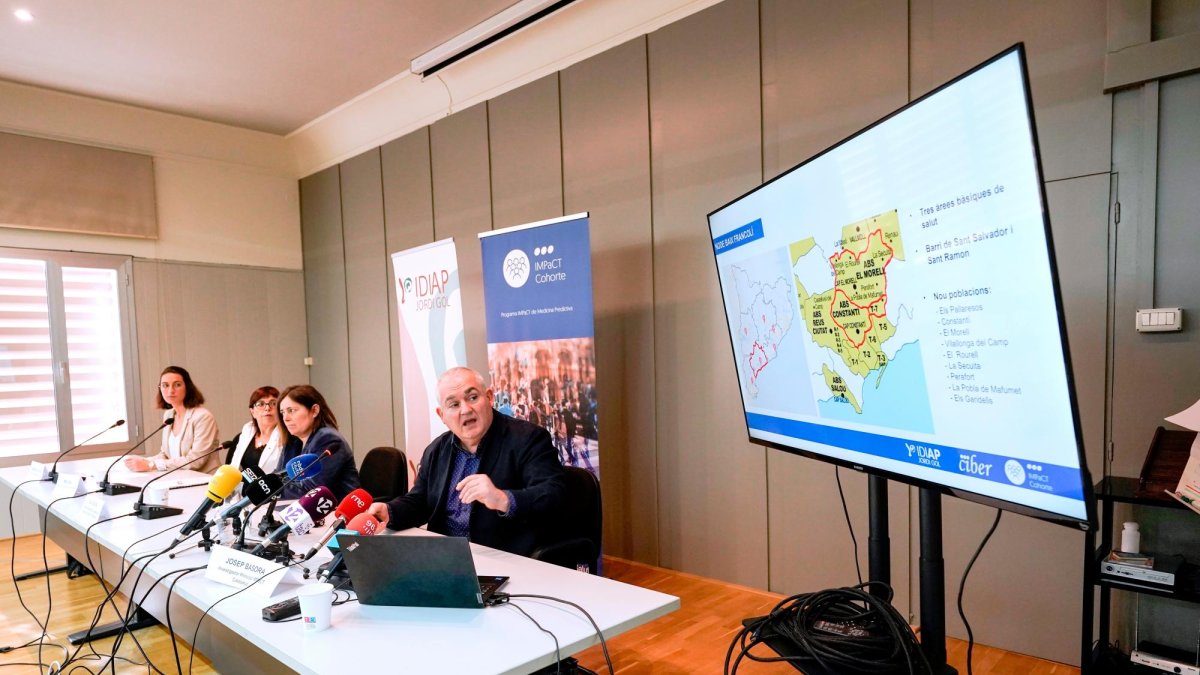 De izq. a dcha., la investigadora del IDIAPJGol y coordinadora del estudio en Catalunya, Marina Esquerrà; la gerente de la Regió Sanitària Camp de Tarragona, Imma Grau; la directora asistencial de Atenció Primària del ICS Camp de Tarragona, Olga Ochoa, y el director del IDIAPJGol e investigador principal del estudio en Catalunya, Josep Basora.