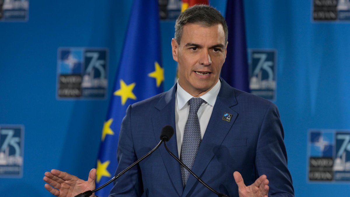 El presidente del Gobierno de España, Pedro Sánchez, habla en una rueda de prensa.