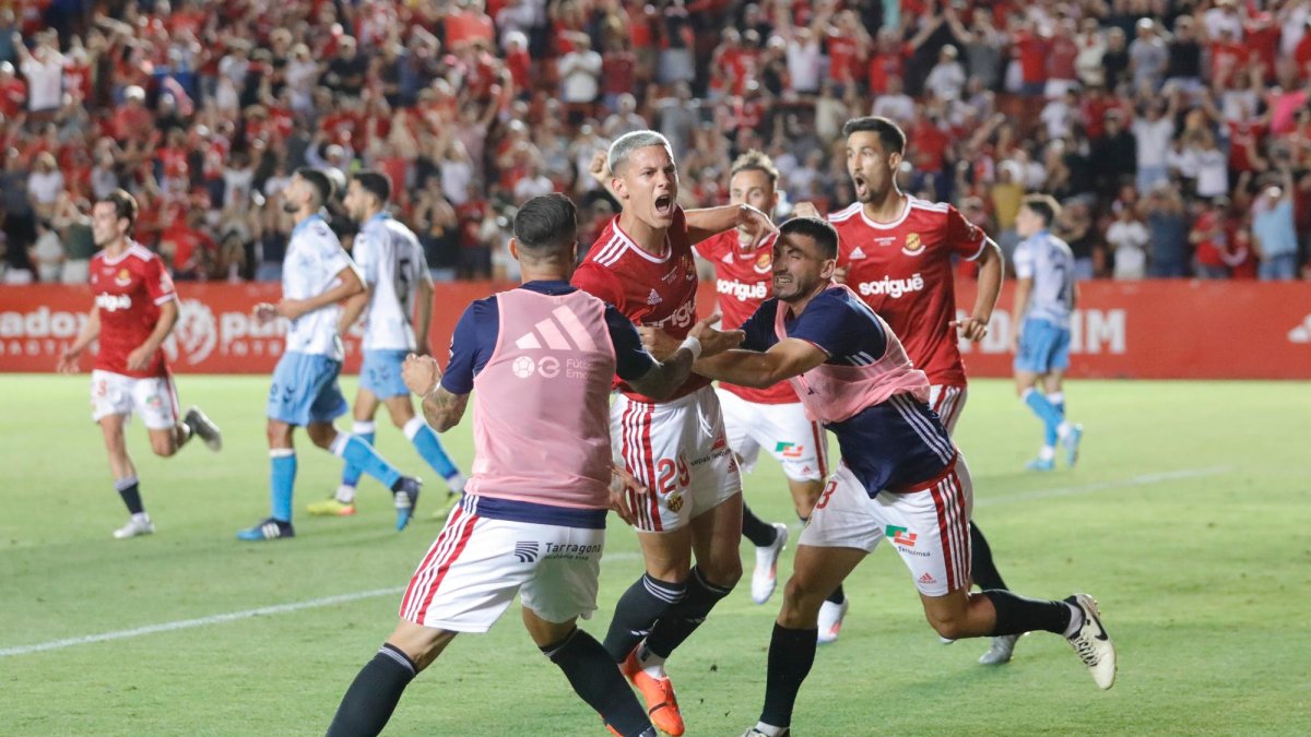 Alan Godoy celebra el gol conseguido ante el Málaga.