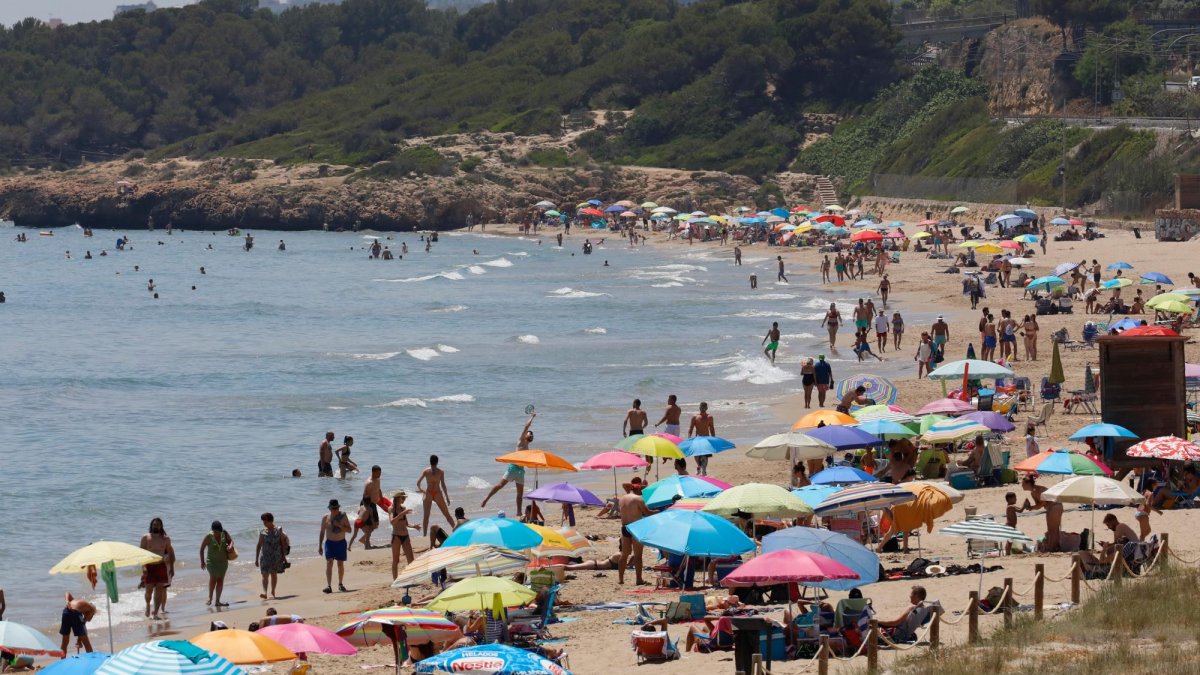 El turista ha muerto en la Platja Llarga de Tarragona