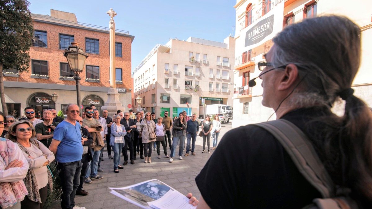 Un momento de la ruta, impulsada por el Arxiu Municipal.