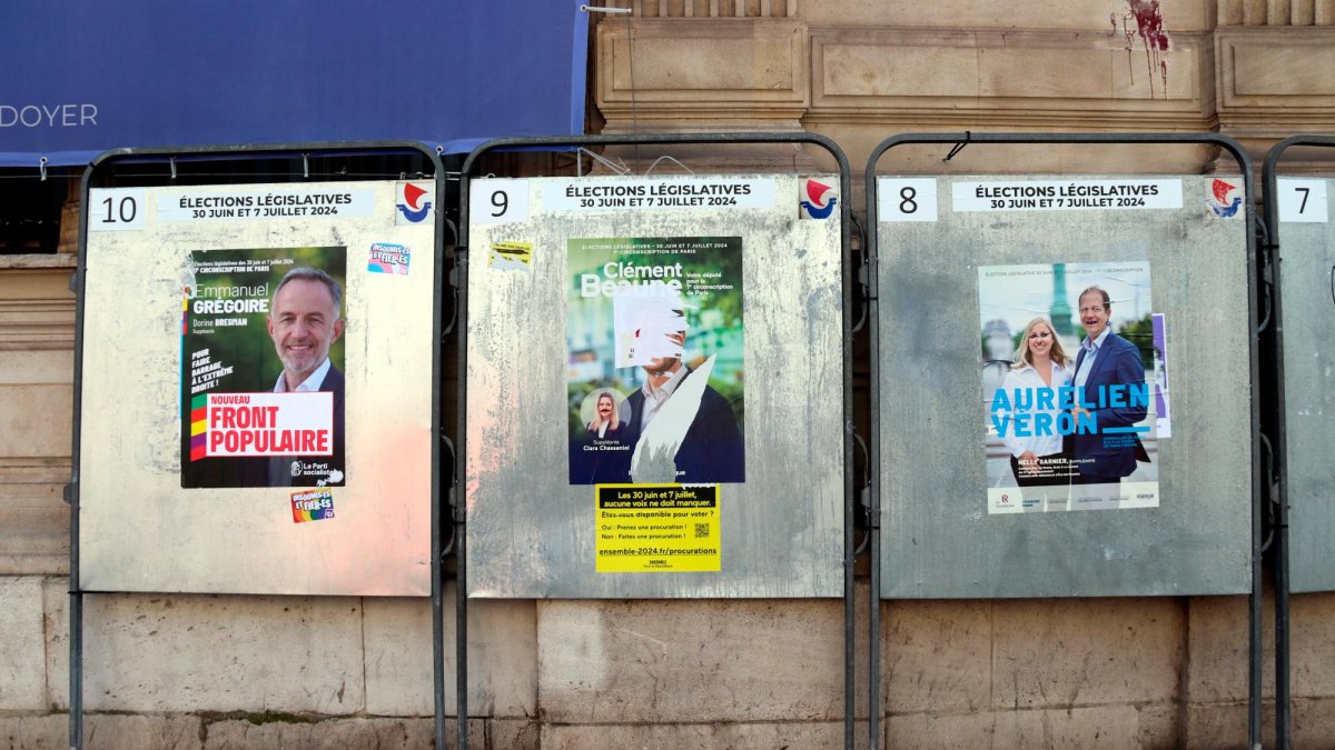 Carteles para las elecciones legislativas en Francia.