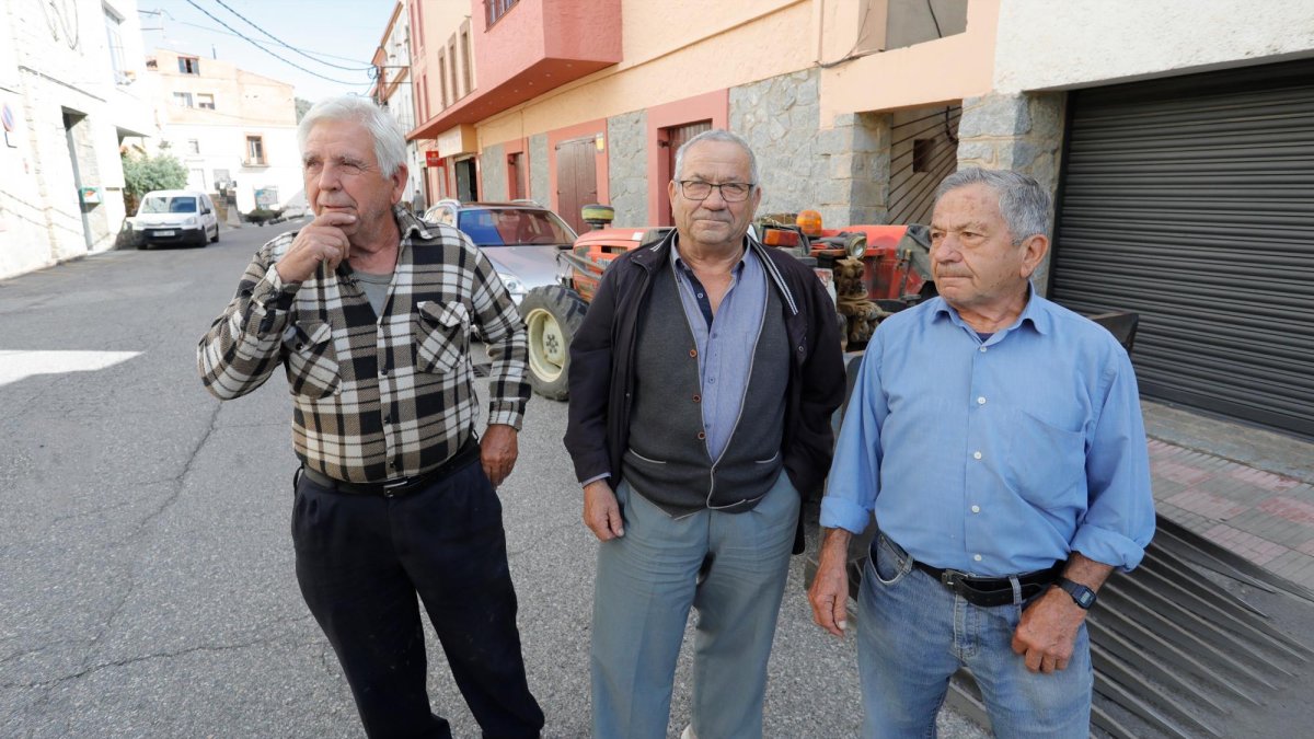 Joan Llaberia y los hermanos Miquel y Antonio Oliva, vecinos de Riudecanyes.