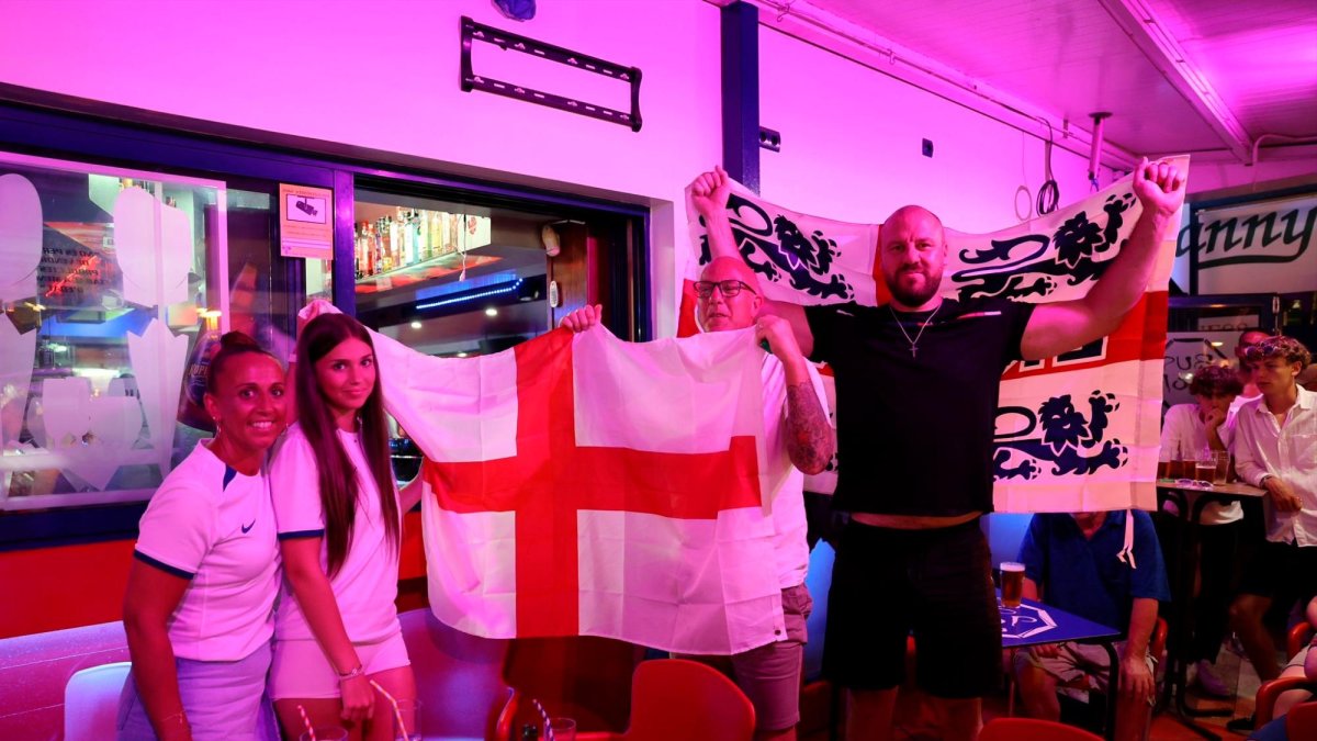 Uno de los pubs ingleses de Salou donde se congregaron más aficionados.