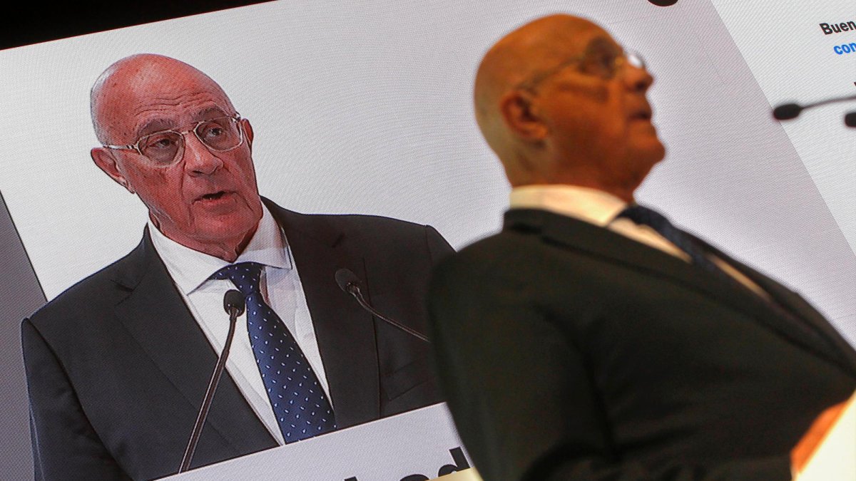 El presidente del Banc Sabadell, Josep Oliu, en la junta general ordinaria de accionistas a principios de abril.
