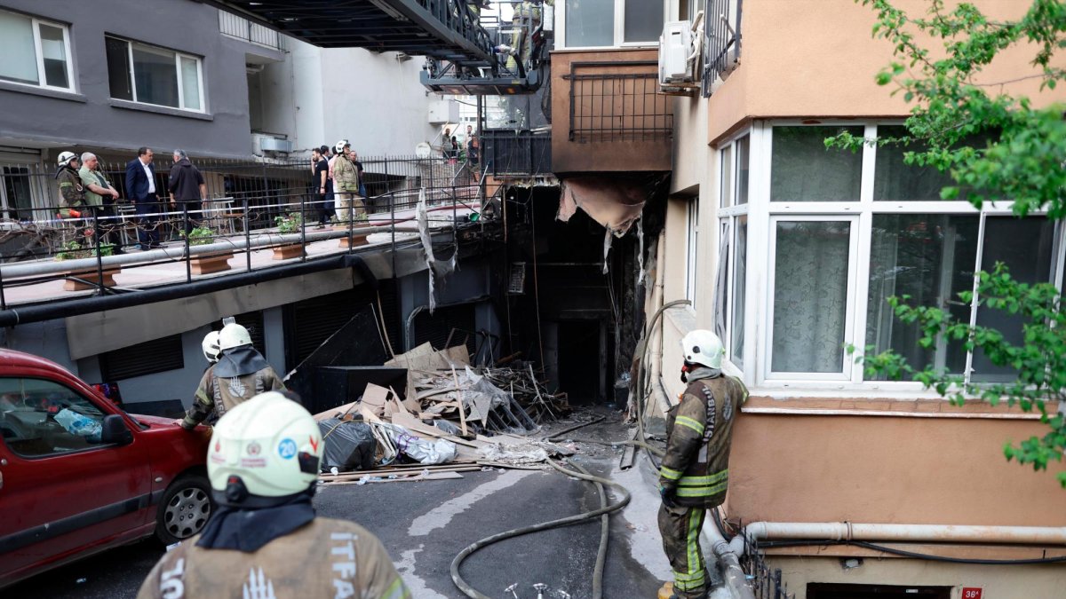 El incendio se declaró en la discoteca y ascendió por el inmueble.