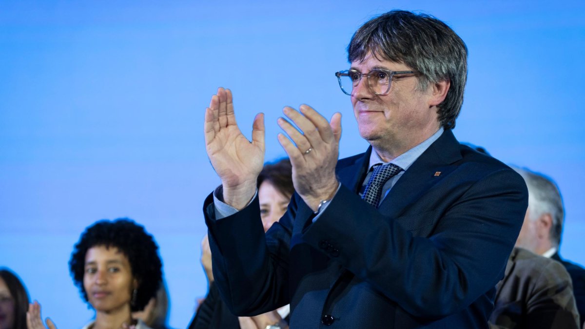 Carles Puigdemont compareció desde Argelers, tras situarse como segunda fuerza.