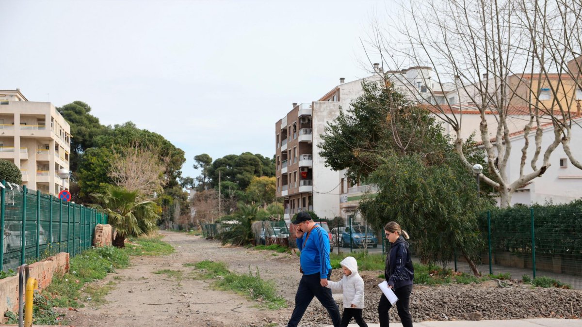Espacio liberado de las vías del tren donde se proyecta el nuevo Tramvia del Camp de Tarragona.