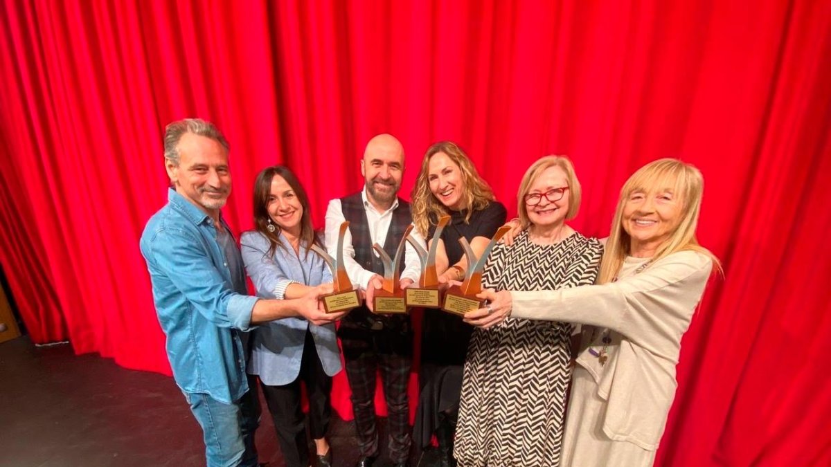 Alberto Esparza, Marta Antolín, Vicente Cañón, Rosa Rovira, Viviana de Salvador y Dolors Quintana componen la compañía tarraconense Antagonista Teatro, formada en 2020.
