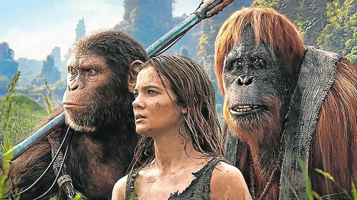 Noa (Owen Teague), Mae (Freya Allan) y Raka (Peter Macon), en una escena del filme.