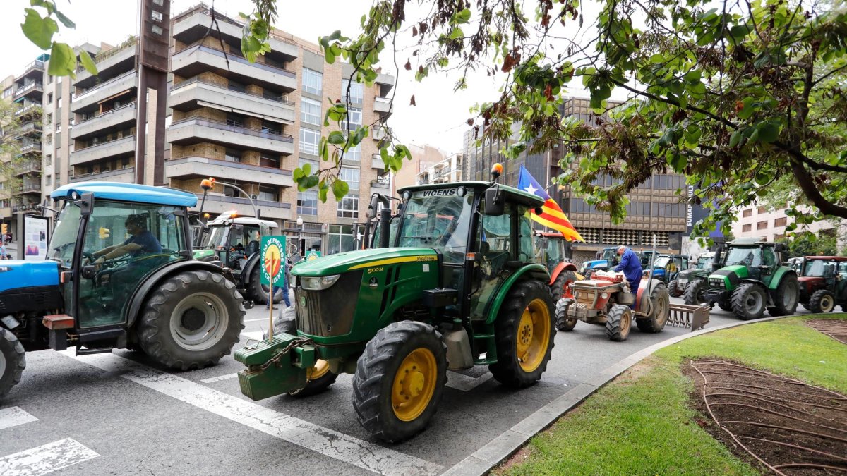 Tractores cortando la Imperial Tarraco en una manifestación.