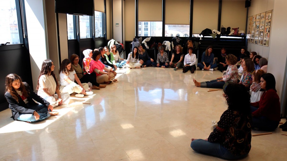 Un grupo de matronas haciendo un taller de propiocepción en Tarragona.