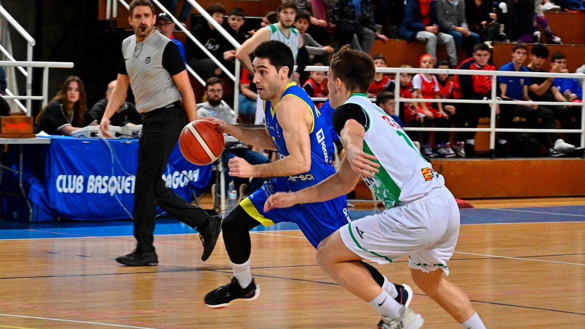 Alfredo González en un partido en el Serrallo.