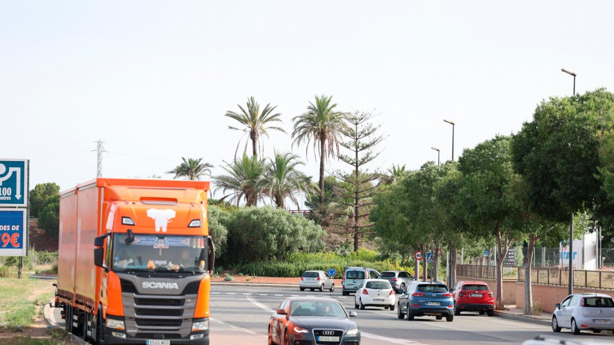 La calle Recasens i Mercadé centrará buena parte de las intervenciones previstas para el polígono AgroReus.