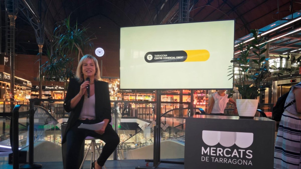 La concejala de Comerç, Montse Adan, durante la presentación de esta nueva iniciativa.