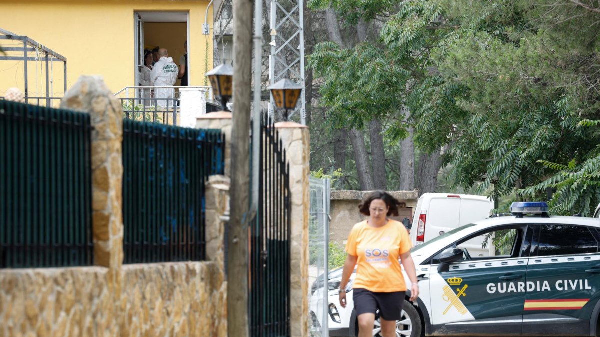 Un hombre mata a su pareja en Valencia y hiere a dos guardias civiles ...