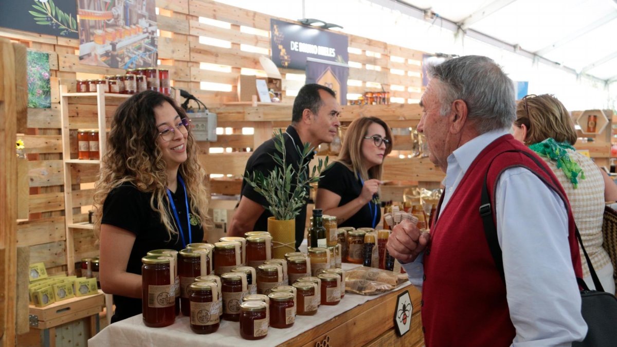 Una dotzena d’empreses locals.