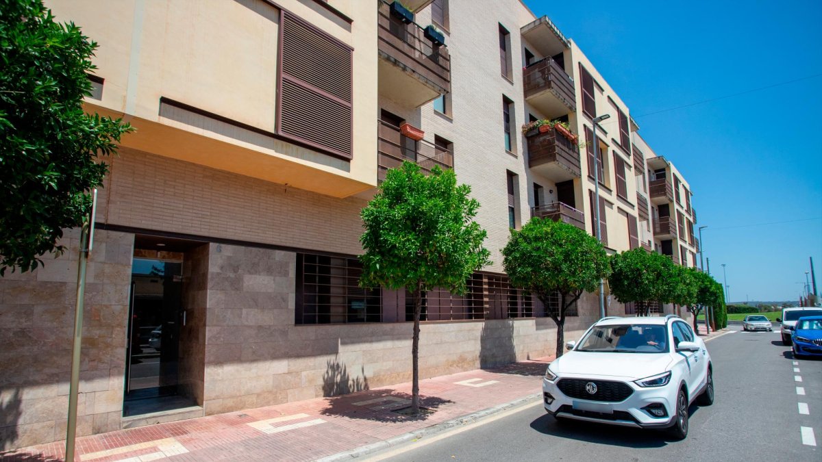 Los tres bloques de pisos afectados se encuentran en la calle Mina de Madró.