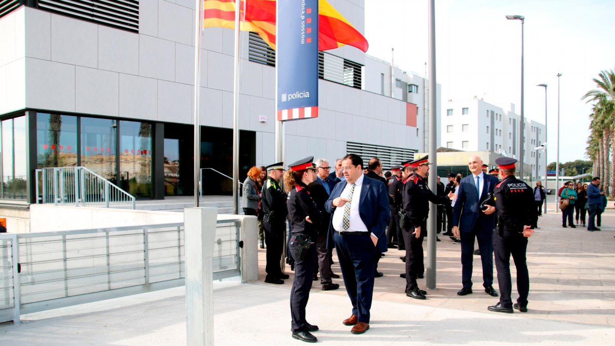 Exterior de la nueva comisaría de Torredembarra.