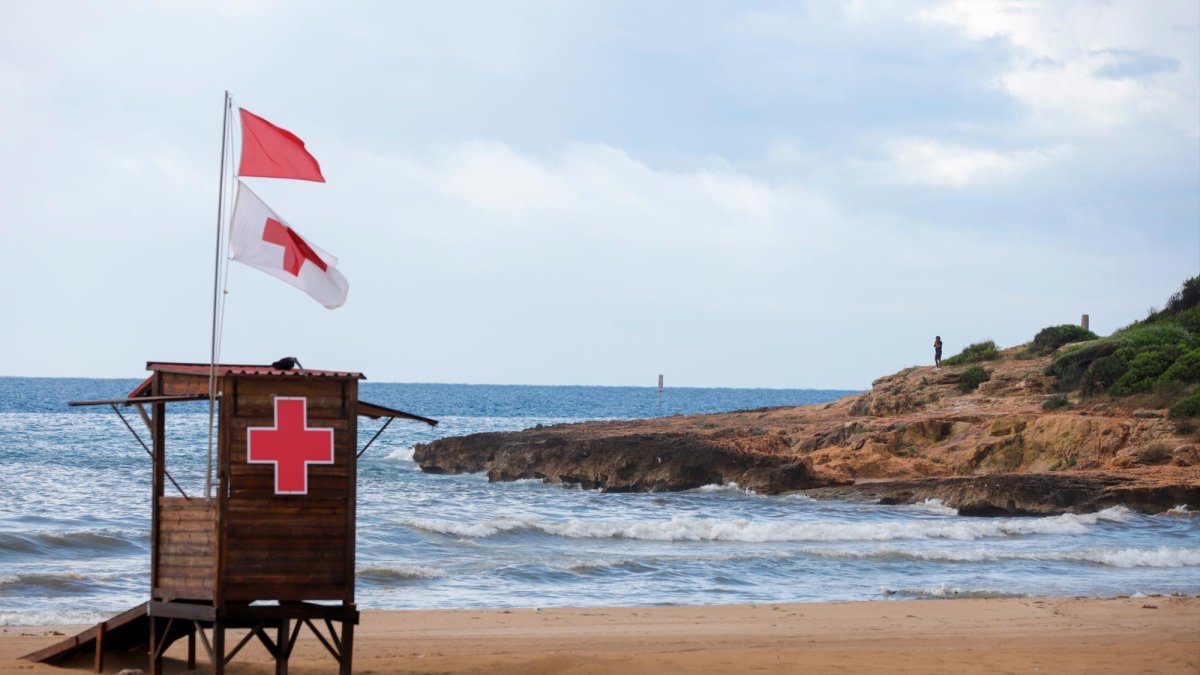 Los socorristas han detectado este nuevo punto peligroso en la playa de L’Arrabassada.