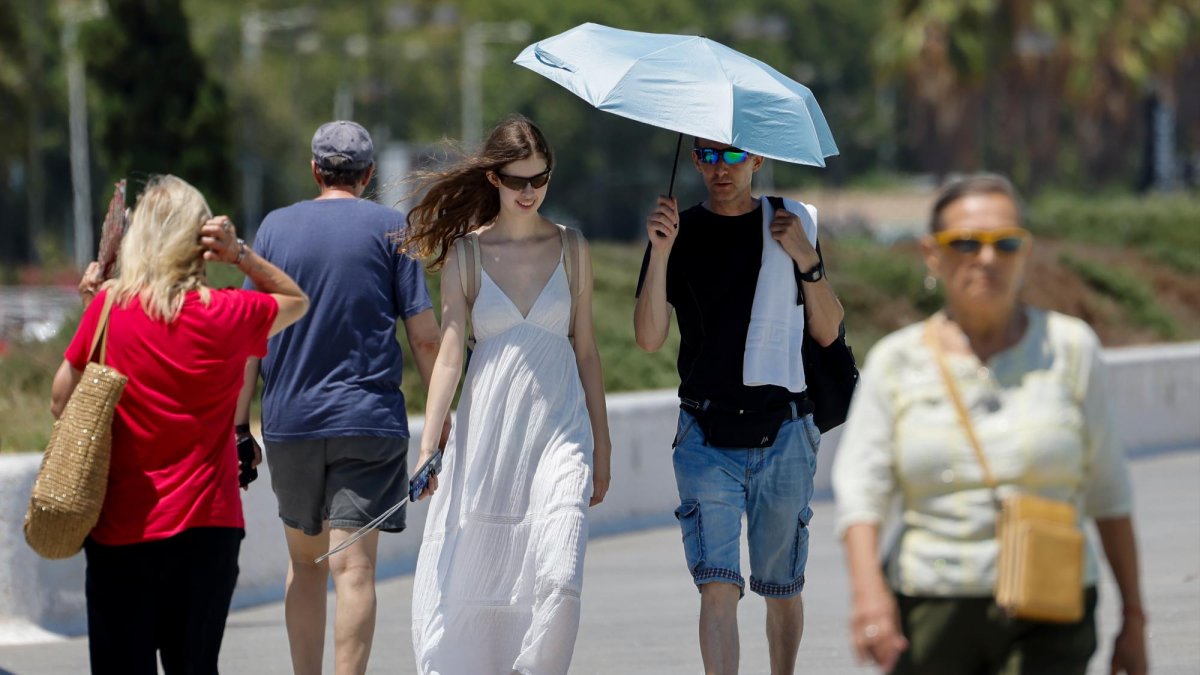 Protecció Civil pide extremar la precaución y piden a la población que tenga localizados los refugios climáticos más cercanos.
