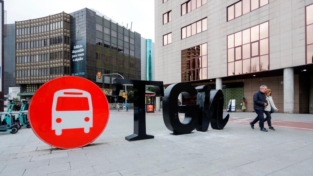 La escultura con todas sus letras.