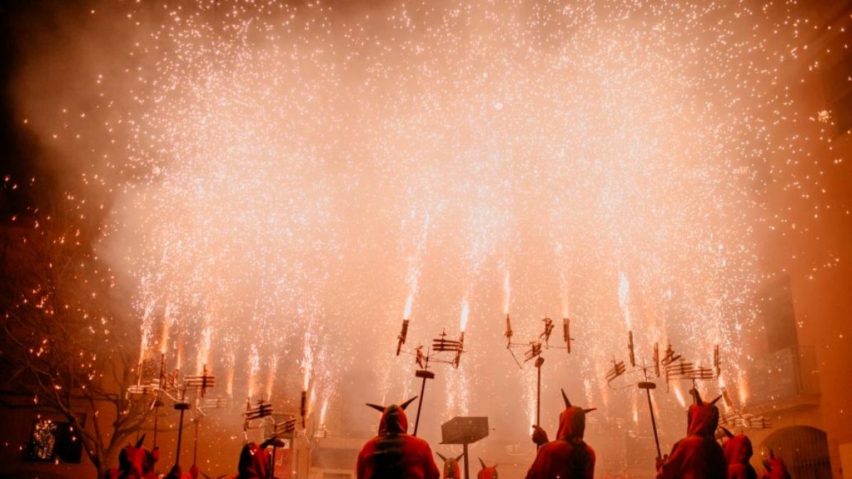 Els diables de Vila-seca, en una actuació recent.