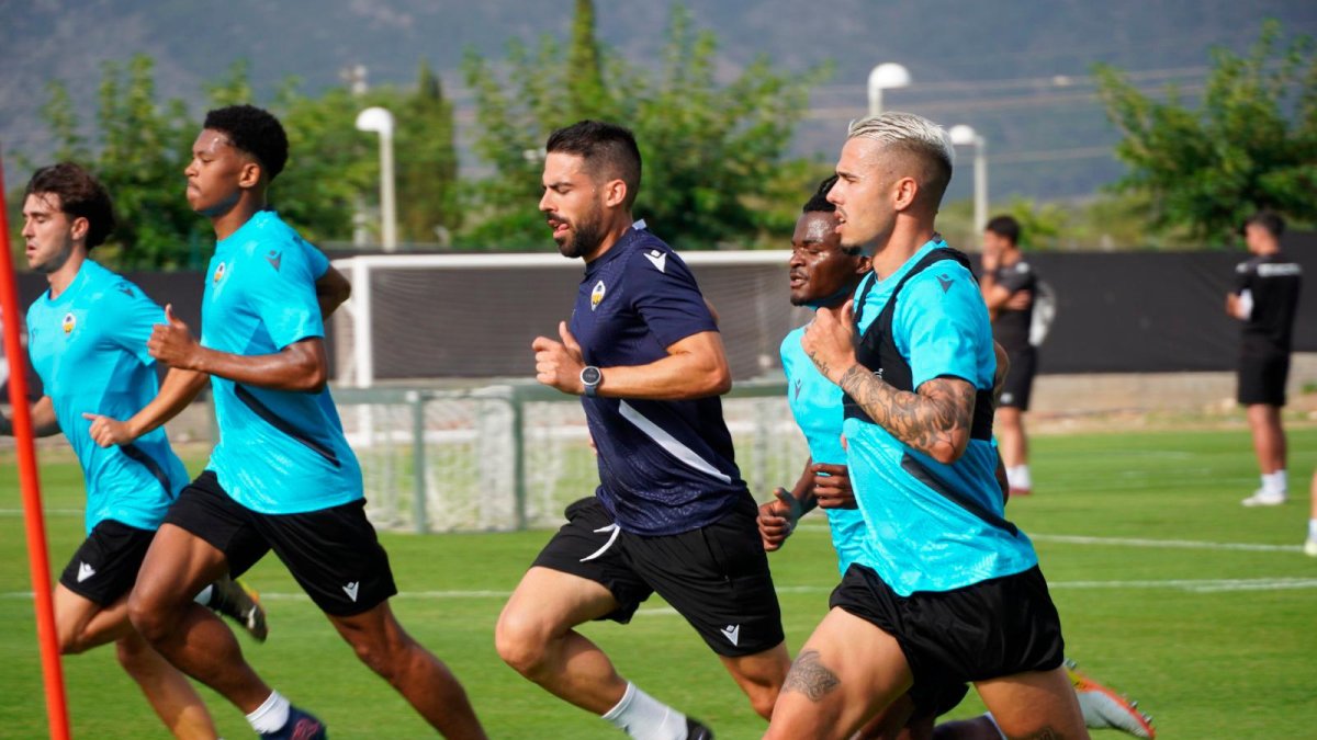 Joan Torné en un entrenamiento con el CD Castellón en pretemporada.