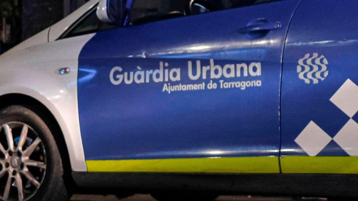 Un conductor ebrio destroza un coche aparcado en Bonavista
