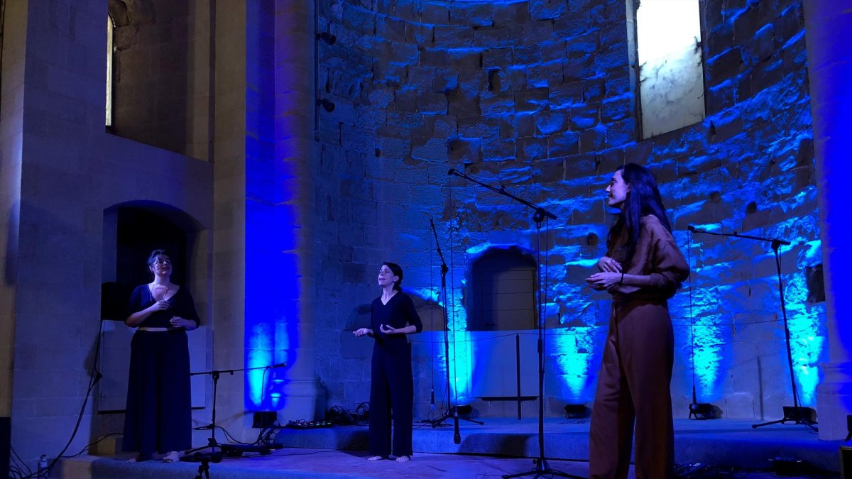 Las voces de Maider Lasa Santamaría, Maria Coma y Aida Oset acercaron al público a una experiencia sensorial.