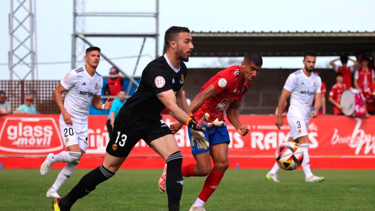 Alberto Varo no pudo salvar al Nàstic de la derrota en Tarazona.