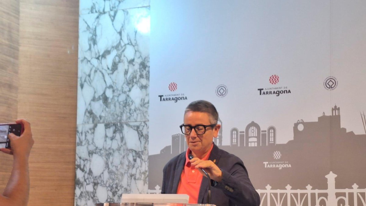 La consellera Mascaró en la rueda de prensa explicativa en el Ayuntamiento.