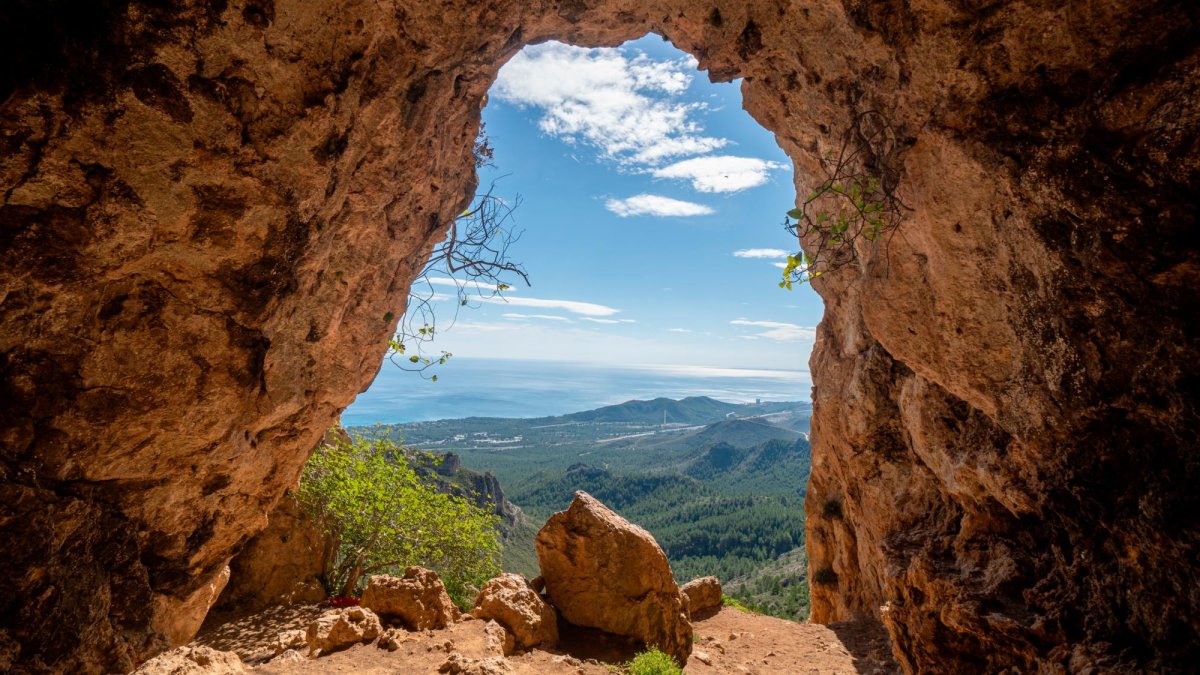 Vista desde la Cova de Nadell.