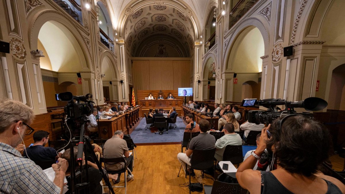 El pleno se volvió a celebrar en la Diputació debido a las obras en el palacio municipal.