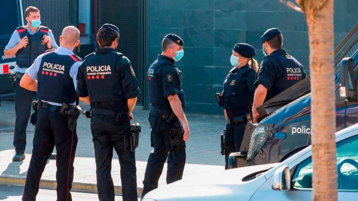 Imagen de archivo de varios agentes de los Mossos d’Esquadra