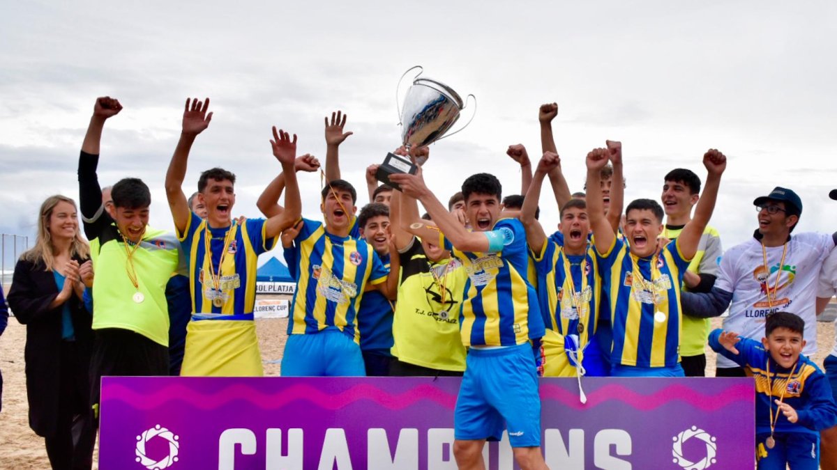 Los ganadores de la Llorenç Beach Soccer Cup 24, CDF Mejías