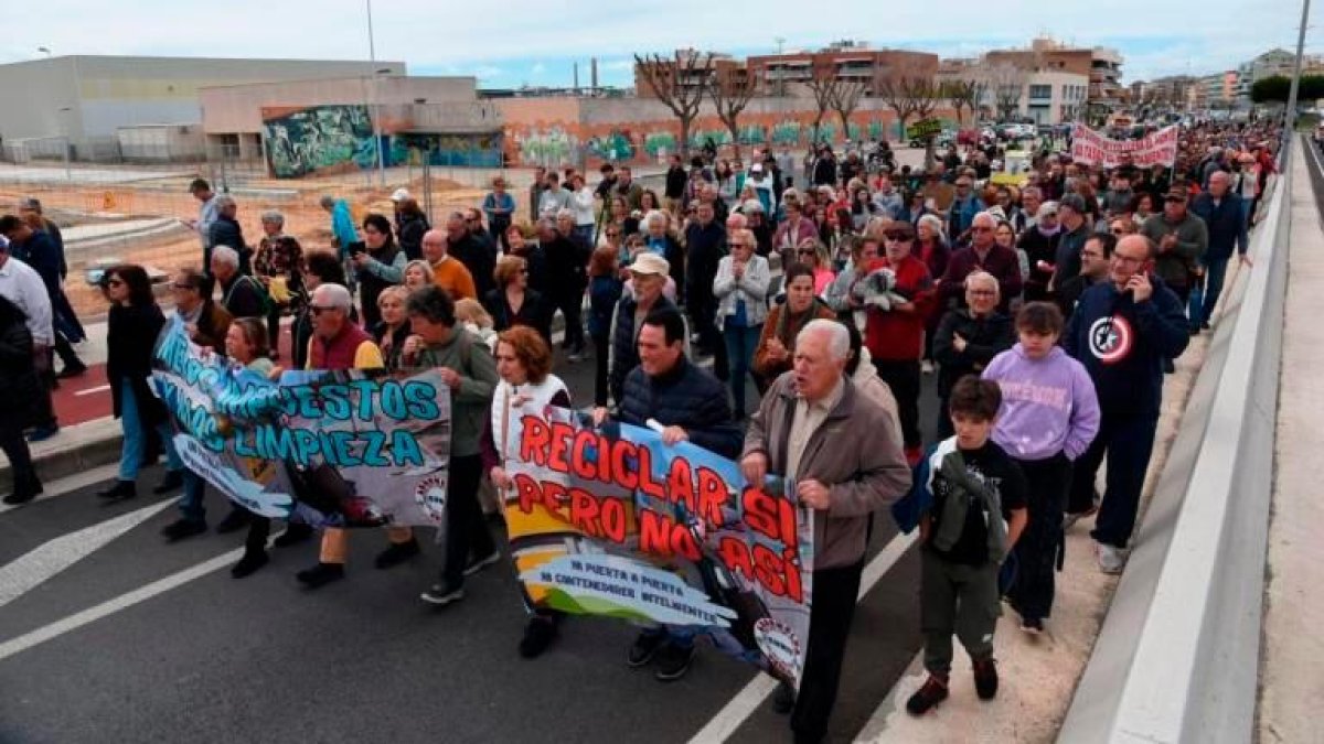 Convocan una nueva manifestación para el 27 de abril.
